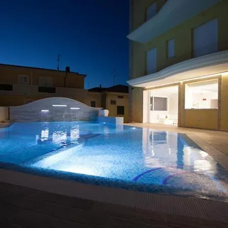 Appartamento Vista Mare Con Spiaggia E Piscina Alba Adriatica Exterior foto